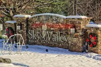 Sky's The Limit - Mountain & Golf Course Views, Game Room, Cmty Pool + Hot Tub!