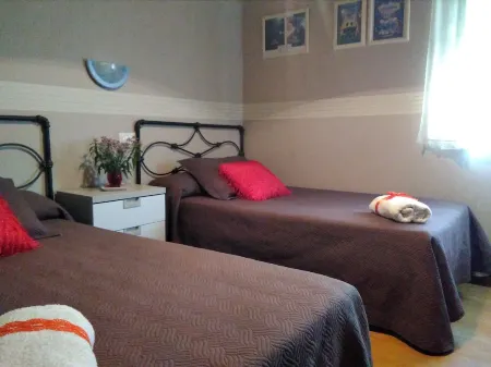 BEAUTIFUL COTTAGE WITH FULLY ENCLOSED FARM 5 KM FROM PADRÓN