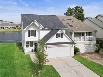New Waterfront House with Golf Cart!