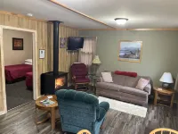 Bear Den Cabin a quaint non smoking cabin  Single Bedroom- Sleeps 4 Comfortably