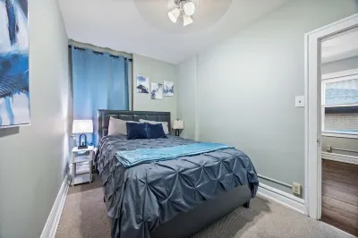 Rustic APT |Near Hosp| 25mins to ORD|MDW|DT|Free Parking&Wifi Hotels near Concordia University Chicago