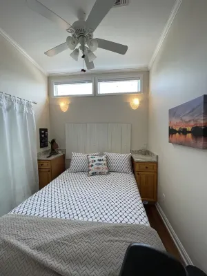 Chesapeake Houseboat Getaway on Kent Island, Maryland