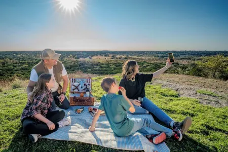 Vista Cottage & Pool on Exquisite Hill Country Ranch Giraffes, rhino & Zebras