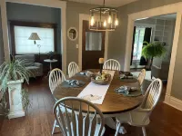 Charming 1912 Bungalow in Middlebury Indiana فنادق في Middlebury