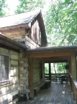 Vintage River Cabin, Log, Riverfront, Fireplace, dock, hottub, skylights, CHARM