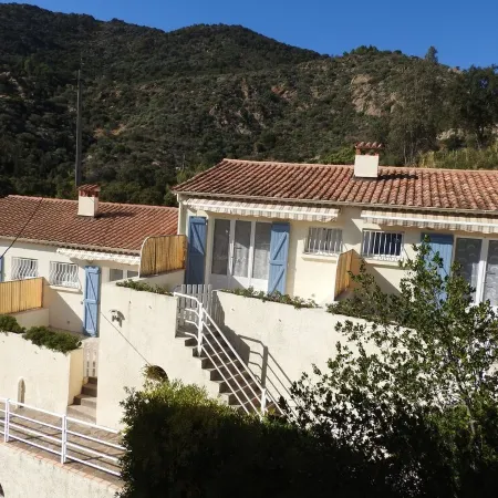 NEW: Le Lavandou Aiguebelle - Air-conditioned sea view apartment in villa