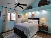 Cozy Condo for 6 with Wooded Back Patio & Grill. 1 Mile to Town Square. Hotel di Cloudcroft