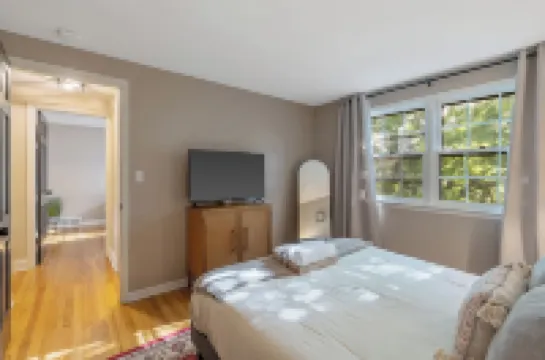 Comfy and cozy 4-bedroom minutes to SU, Hospitals, and downtown Syracuse