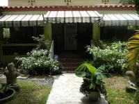 Beautiful & Large Bedroom  in B&B in Exquiste  Tropical  Home- Centrally located