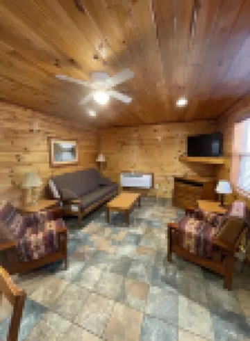 Hillside Hideaway West just 1/2 mile from Current River!
