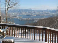 'Eye Candy' Breathtaking Mountain and Lake Views! Hot Tub