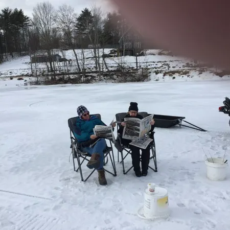 Lake house for 8, all seasons! Large deck overlooking the water