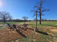 Romantic Stay in  Beautiful New RV on 30 Acres
