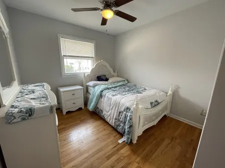 The Port Blair Residence - 2 blocks from the beach, Pool, beach badges included