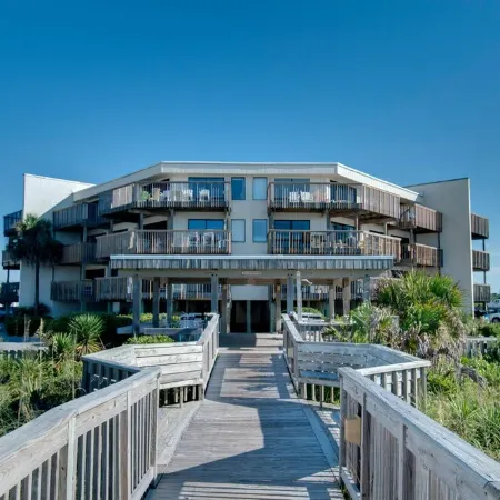 Ocean Front Condo Just Steps to the Beach - Maximum Stay - 6 Nights.