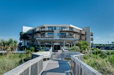 Ocean Front Condo Just Steps to the Beach -Maximum 6 night stay only.