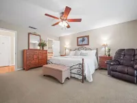 Lake Front! Spacious Home w/heated pool & kayaks