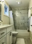 Entire Semi-Detached Kirkland Townhome Các khách sạn gần Totem Lake West Self Storage