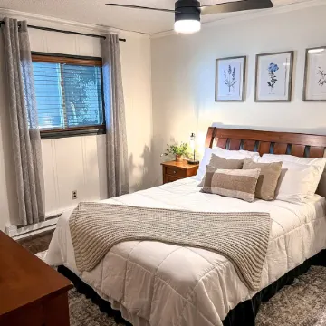 Modern Snowshoe Retreat - 3Br/2BA - Walk to Slopes + Mountain Views