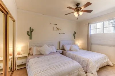 Yoga, Private Chef & Amazing views in a desert retreat Hotels near Sabino Canyon