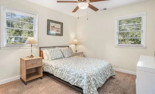 Cozy Cottage + Yard, Near Downtown, Parks & Trails, 15 min to Parris Island