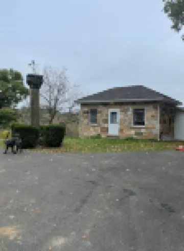 Rustic Cabin minutes from New River Gorge National Park and downtown Oak Hill.