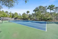 Relax in the Heart of Gulf Place! Cozy Studio! Steps to Deeded Beach!