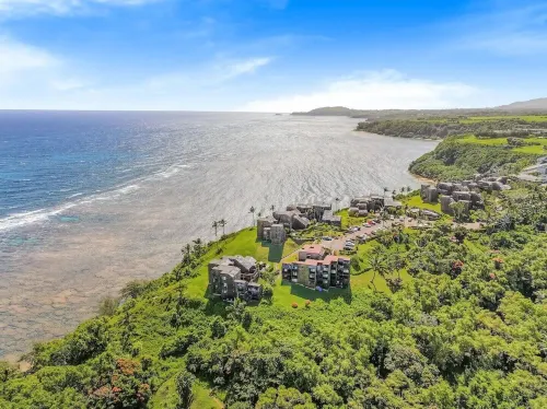 Seaside Haven- Oceanfront/Local Art/AC Hotels in Princeville