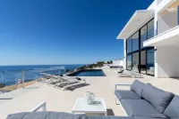 Villa Royal, modern villa with private heated pool and sea view