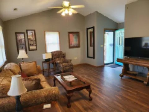 1500 Sq.ft. of Quaint Comfort in the heart of Olney close to downtown! 奧爾尼酒店