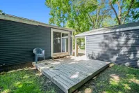 Charming  South Haven Cottage - 5 minute to the beach! - Country Houses