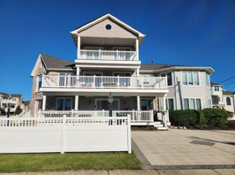 First floor of Brigantine shore home-10 min to Atlantic City!