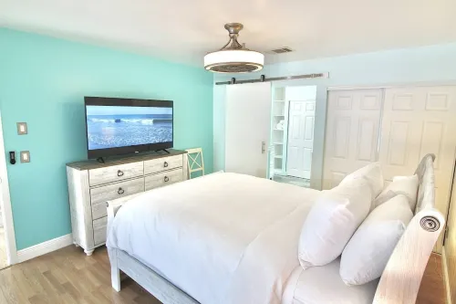 Welcome to the Hacienda South!  Only 15 Min. From the Beach!