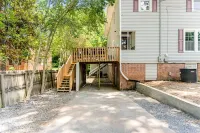 Updated historic 3b1.5b house minutes from old downtown w/ deck & work space