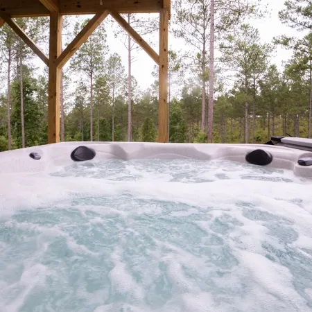 Ellijay GA Cozy Cabin Escape, Hot Tub, Arcade & Game Room Sleeps 9