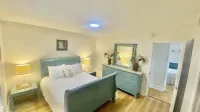 Cozy 1st floor, steps to beach, right off A1A Beach!