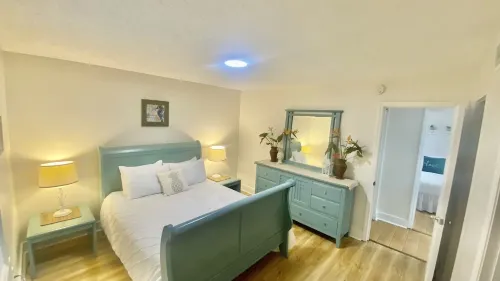 Cozy 1st floor, steps to beach, right off A1A Beach!