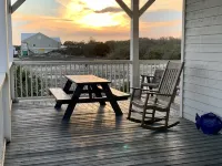 Great center-island location, walk everywhere!