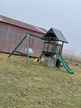 This country charm farmhouse is newly remodeled and super cute