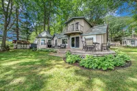 Family Fun on Otsego Lake - HUGE yard, kayaks, paddleboards, zip line and more!