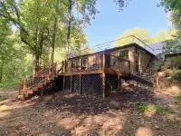 Sticks & Twine great cabin on a working farm on Paris Mountain close to it all