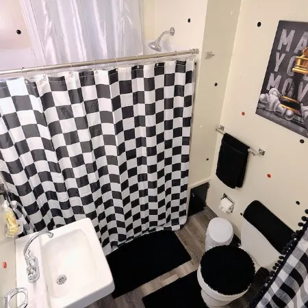 Trendy Downtown Nashua Getaway: Checkers-Themed 1 Bed/1 Bath!