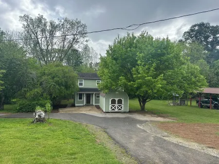 NEW VRBO!! CREEKSIDE HOUSE NEAR PISGAH FOREST ENTRANCE AND BREVARD Отели рядом с достопримечательностью «Lake Tahoe»