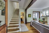 4-bedroom townhome in Frank Lloyd Wright District-FREE PARKING, Patio, Yard