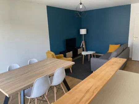 2 bedroom apartment - 50m from the sea - residence parking