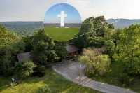 Exquisite views of Shawnee National Forest seen from a private, covered hot tub.