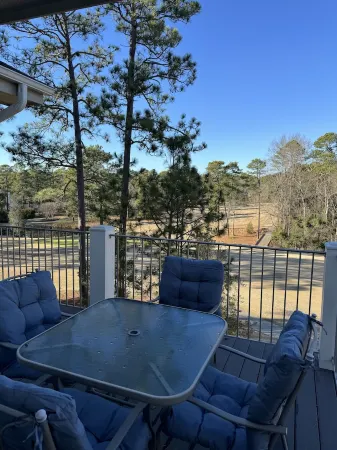 9 Pinehurst Golf-Front Condo! Отели в г. Пайнхерст