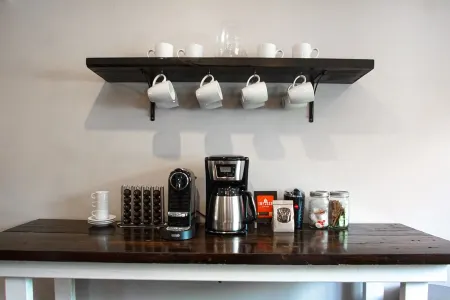 The Getaway - Three Oaks Cottage 3 BR 1.5 Bath - Week Stay Discount