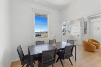 Vandy Beach House. Cosy with direct water views.