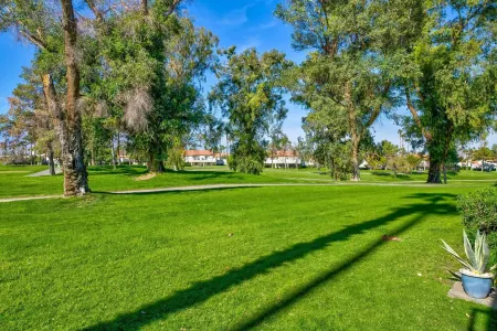 Newly upgraded throughout and GORGEOUS sunset and mountain views! Отели рядом с достопримечательностью «Footloose Reflexology Massage»